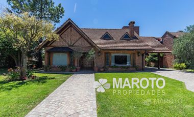 CASA EN VENTA EN LOS HORNEROS C.C CON CUATRO DORMITORIOS - MAROTO PROPIEDADES
