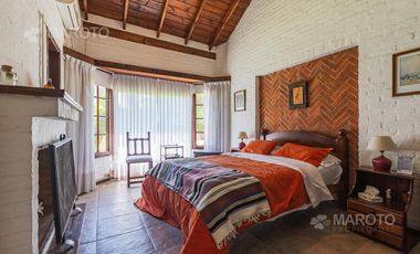 CASA EN VENTA EN LOS HORNEROS C.C CON CUATRO DORMITORIOS - MAROTO PROPIEDADES