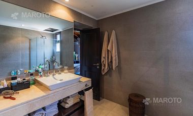 CASA EN VENTA EN LOS HORNEROS C.C CON CUATRO DORMITORIOS - MAROTO PROPIEDADES