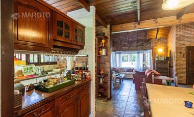 CASA EN VENTA EN LOS HORNEROS C.C CON CUATRO DORMITORIOS - MAROTO PROPIEDADES