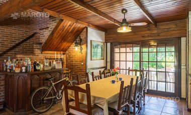 CASA EN VENTA EN LOS HORNEROS C.C CON CUATRO DORMITORIOS - MAROTO PROPIEDADES