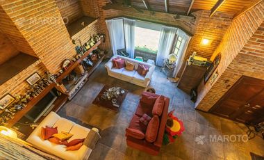 CASA EN VENTA EN LOS HORNEROS C.C CON CUATRO DORMITORIOS - MAROTO PROPIEDADES