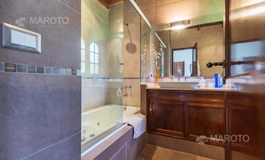 CASA EN VENTA EN LOS HORNEROS C.C CON CUATRO DORMITORIOS - MAROTO PROPIEDADES