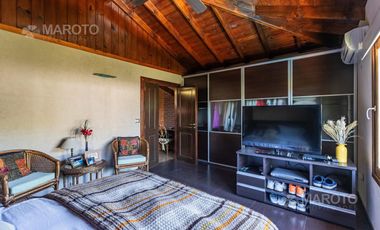 CASA EN VENTA EN LOS HORNEROS C.C CON CUATRO DORMITORIOS - MAROTO PROPIEDADES