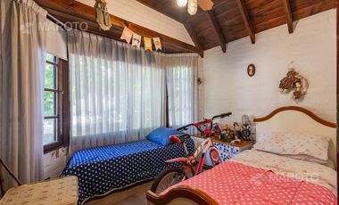 CASA EN VENTA EN LOS HORNEROS C.C CON CUATRO DORMITORIOS - MAROTO PROPIEDADES
