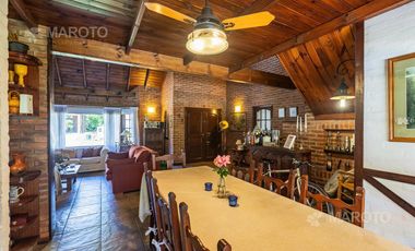 CASA EN VENTA EN LOS HORNEROS C.C CON CUATRO DORMITORIOS - MAROTO PROPIEDADES