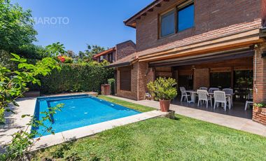 CASA EN VENTA EN LOS HORNEROS C.C CON CUATRO DORMITORIOS - MAROTO PROPIEDADES