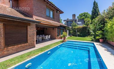 CASA EN VENTA EN LOS HORNEROS C.C CON CUATRO DORMITORIOS - MAROTO PROPIEDADES
