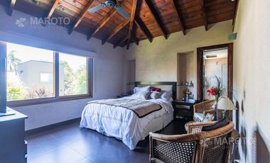 CASA EN VENTA EN LOS HORNEROS C.C CON CUATRO DORMITORIOS - MAROTO PROPIEDADES