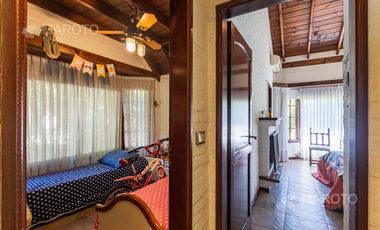 CASA EN VENTA EN LOS HORNEROS C.C CON CUATRO DORMITORIOS - MAROTO PROPIEDADES