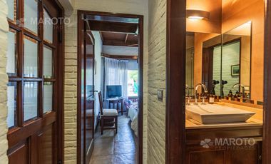 CASA EN VENTA EN LOS HORNEROS C.C CON CUATRO DORMITORIOS - MAROTO PROPIEDADES