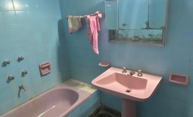 Casa en venta - 2 Dormitorios 1 Baño - Cochera - 200Mts2 - Lomas de Zamora