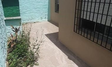Casa en venta - 2 Dormitorios 1 Baño - Cochera - 200Mts2 - Lomas de Zamora