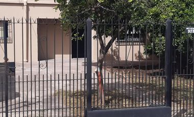 Casa en venta - 2 Dormitorios 1 Baño - Cochera - 200Mts2 - Lomas de Zamora
