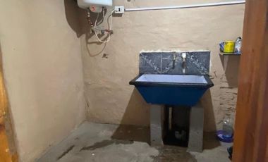 Casa en venta - 2 Dormitorios 1 Baño - Cochera - 200Mts2 - Lomas de Zamora