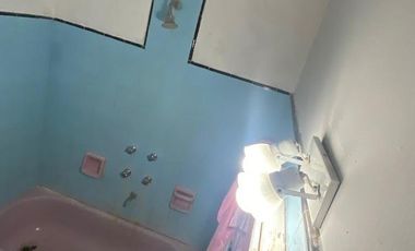 Casa en venta - 2 Dormitorios 1 Baño - Cochera - 200Mts2 - Lomas de Zamora