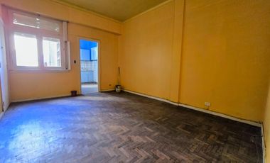 Av. Suarez al 800. Depto 2 amb. en venta, Barrio de La Boca. Amplio!