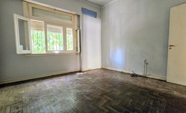 Av. Suarez al 800. Depto 2 amb. en venta, Barrio de La Boca. Amplio!
