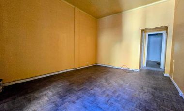 Av. Suarez al 800. Depto 2 amb. en venta, Barrio de La Boca. Amplio!