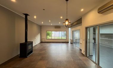 Casa 5 ambientes en venta en  Castelar Norte