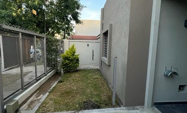 Casa 5 ambientes en venta en  Castelar Norte
