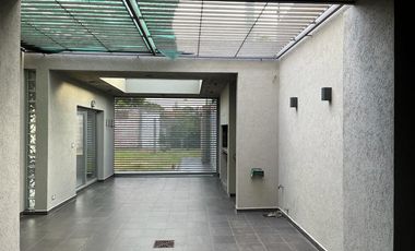 Casa 5 ambientes en venta en  Castelar Norte