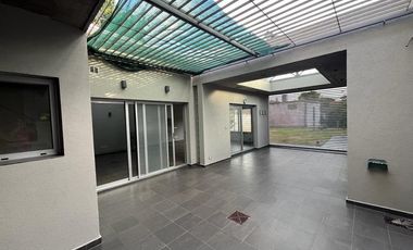 Casa 5 ambientes en venta en  Castelar Norte