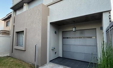 Casa 5 ambientes en venta en  Castelar Norte