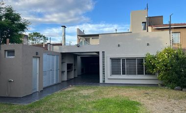 Casa 5 ambientes en venta en  Castelar Norte