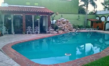 Venta de Importante CHalet S/Lote de 17 X 43M² en Ramos Mejía C/Quincho y Pileta