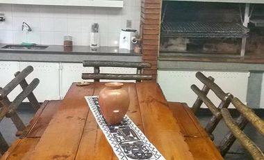 Venta de Importante CHalet S/Lote de 17 X 43M² en Ramos Mejía C/Quincho y Pileta