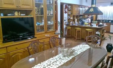 Venta de Importante CHalet S/Lote de 17 X 43M² en Ramos Mejía C/Quincho y Pileta