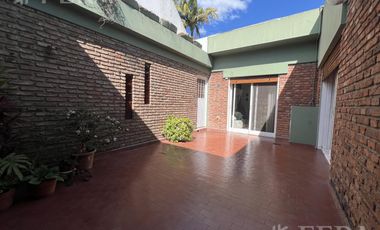 Venta de casa 4 ambientes con cochera en Quilmes Oeste