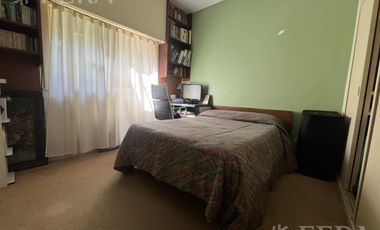 Venta de casa 4 ambientes con cochera en Quilmes Oeste