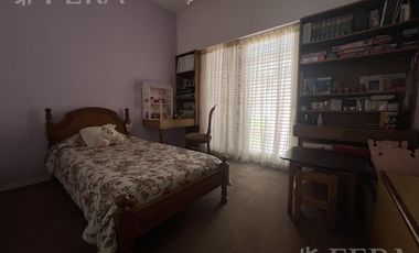Venta de casa 4 ambientes con cochera en Quilmes Oeste