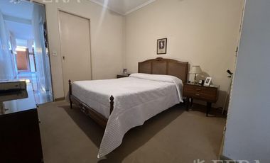 Venta de casa 4 ambientes con cochera en Quilmes Oeste
