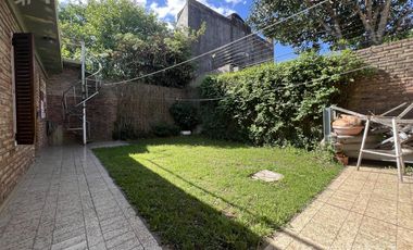 Venta de casa 4 ambientes con cochera en Quilmes Oeste