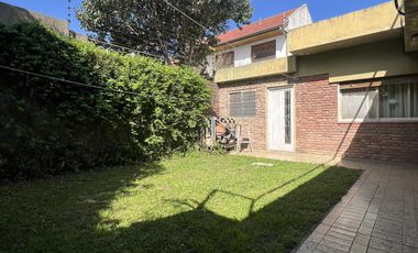 Venta de casa 4 ambientes con cochera en Quilmes Oeste