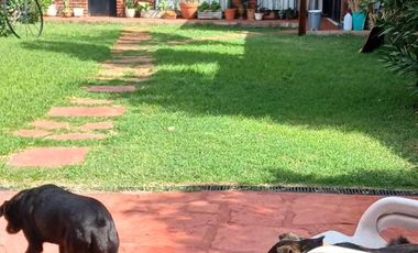 Venta de Excelente Casa 4 Amb. S/L 8.66x33m² en R. Mejia  Con Fdo Libre