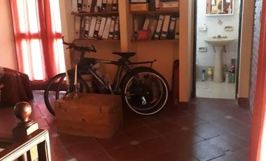 Venta de Excelente Casa 4 Amb. S/L 8.66x33m² en R. Mejia  Con Fdo Libre