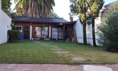 Venta de Excelente Casa 4 Amb. S/L 8.66x33m² en R. Mejia  Con Fdo Libre