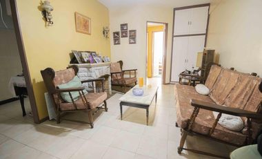 Departamento de 3 ambientes en 2° piso por escalera en venta, en La Lucila.