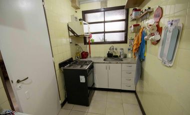 Departamento de 3 ambientes en 2° piso por escalera en venta, en La Lucila.