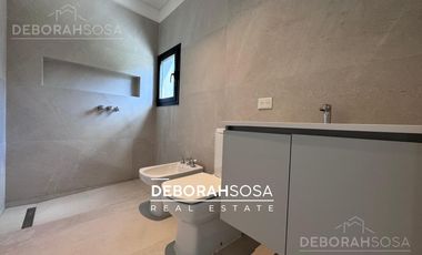 Casa en Venta 4 ambientes con pileta Puertos Zona Norte