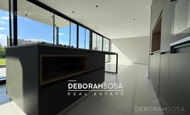 Casa en Venta 4 ambientes con pileta Puertos Zona Norte