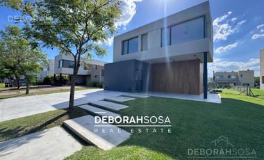 Casa en Venta 4 ambientes con pileta Puertos Zona Norte