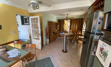 Casa en venta - 3 Dormitorios 2 Baños - Cocheras - 425Mts2 - Villa del Plata, Florencio Varela