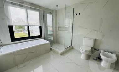 Casa en venta - Barrio Lagos de Canning