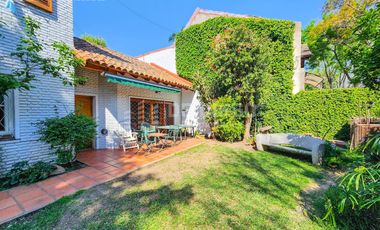 Casa en venta de 7 ambientes, habitacion en planta baja en suite, Vicente López