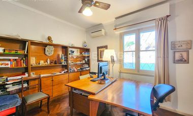 Casa en venta de 7 ambientes, habitacion en planta baja en suite, Vicente López